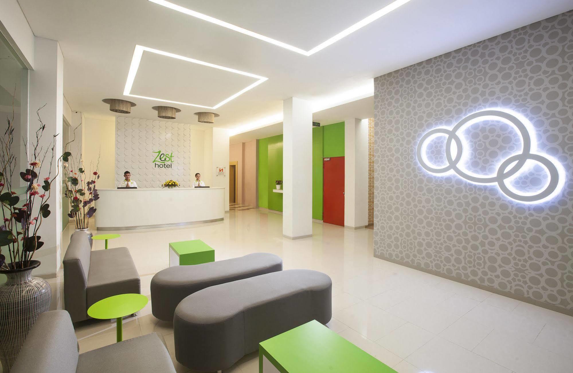 Zest Yogyakarta By Swiss-Belhotel International Exterior foto